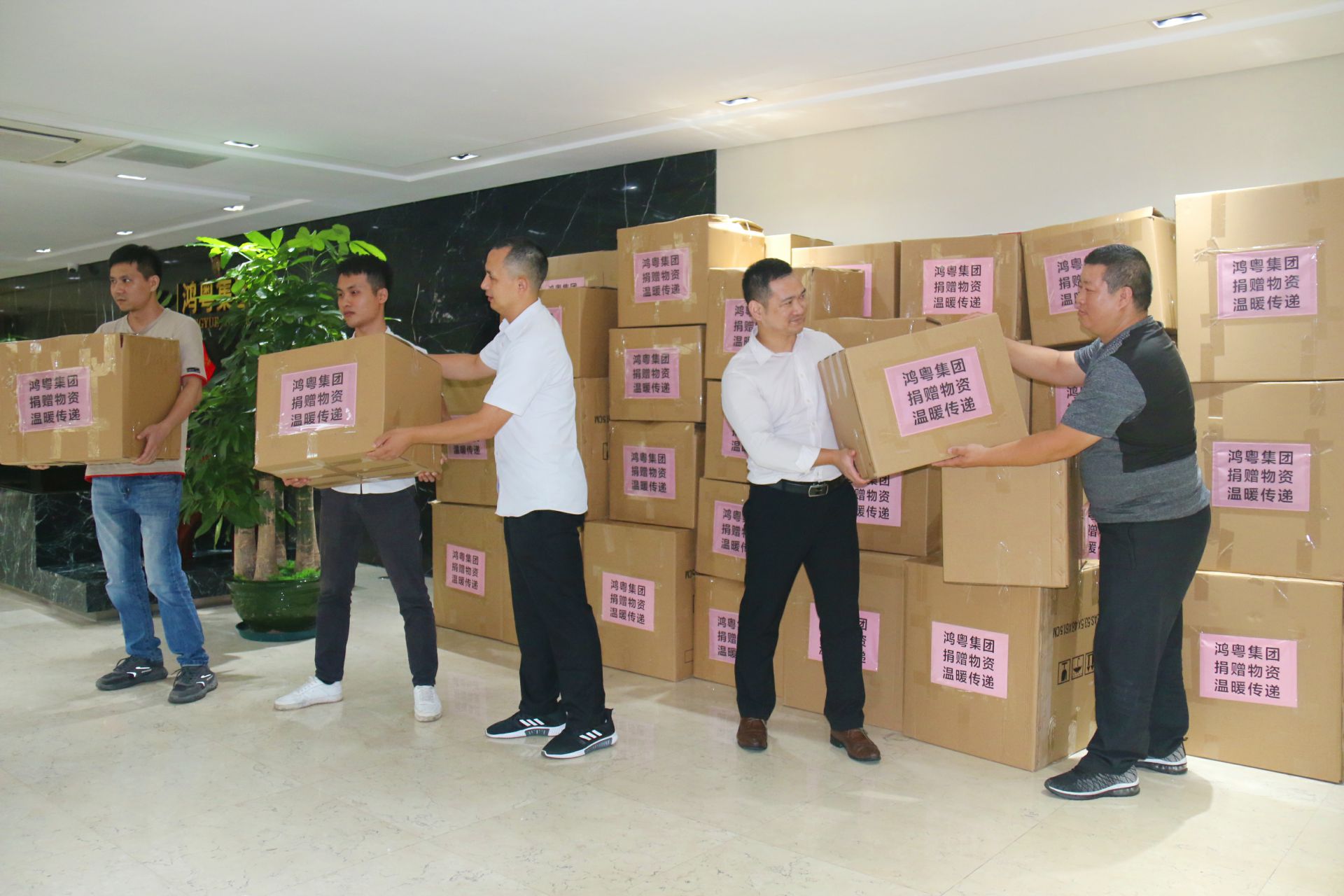 长沙睿博新媒体营销策划有限公司公益回顾丨家国同欢月同圆 温暖满载甘孜州(图2) 长沙睿博新媒体营销策划有限公司公益回顾丨家国同欢月同圆 温暖满载甘孜州(图2)